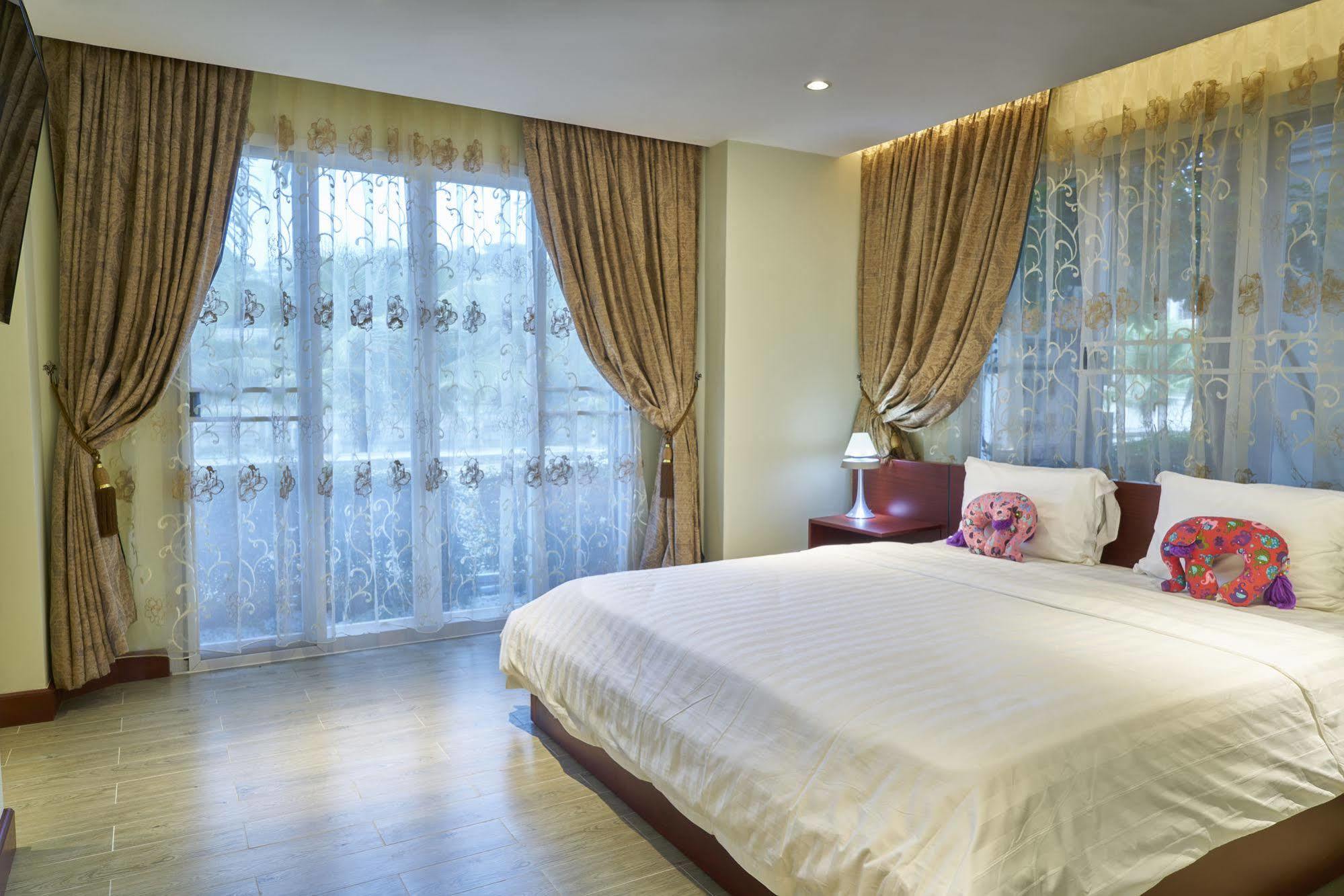 Domrai Boutique Hotel Sihanoukville Exterior photo